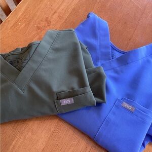 Set of two FIGS Technical Collection Scrub Tops - 3XL - Olive and Blue
